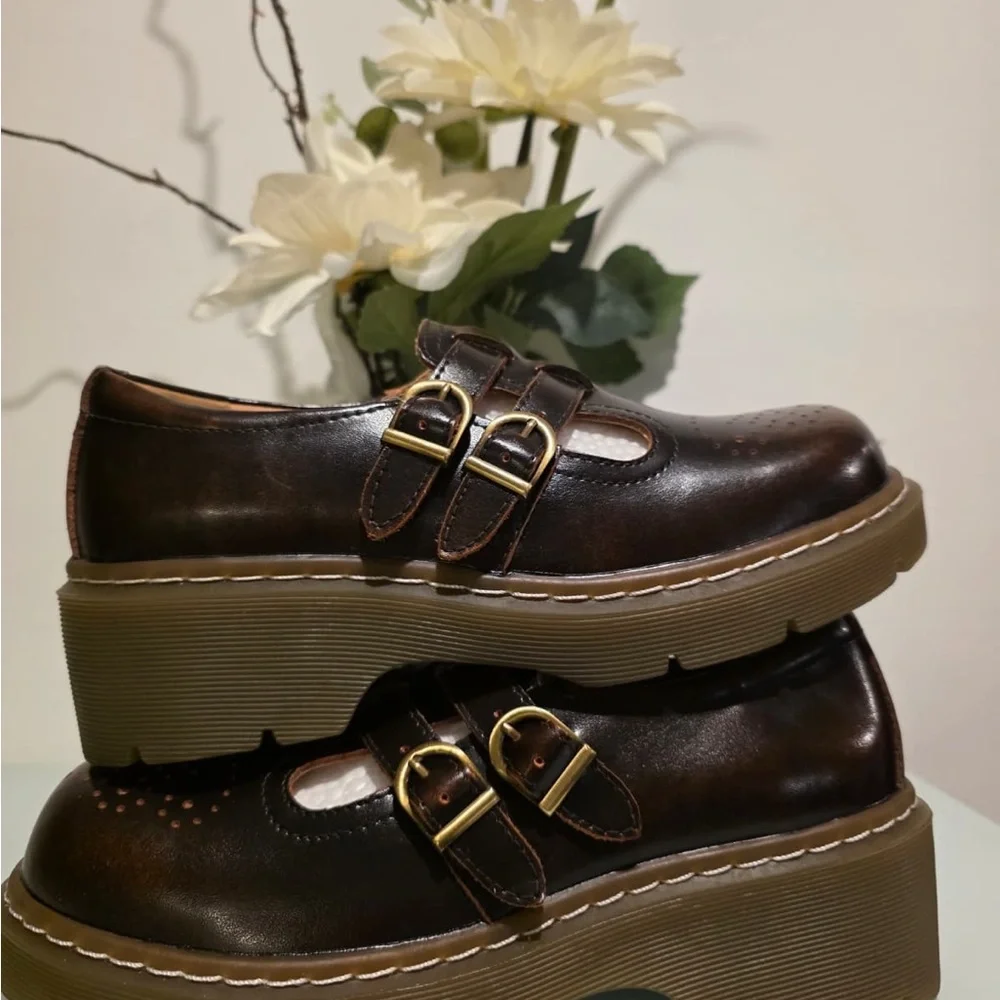 SIZE 8 MARY JANES brown leather with buckle and platform